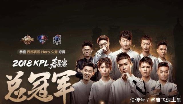 莱万展示出 莱万展示出