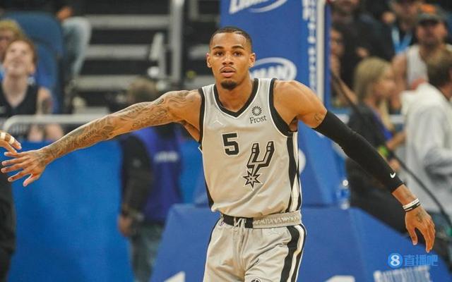 他的表现不 他的表现不